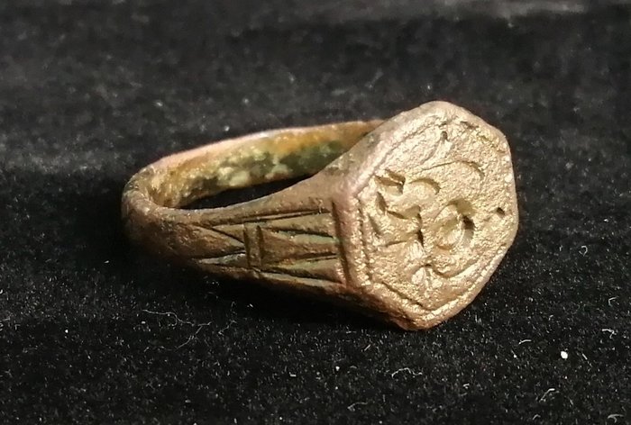 Medievale Bronzo Figura anello - 23×13×22 mm