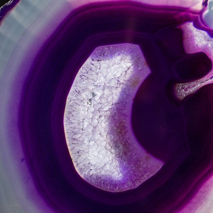 Détail de la dalle d'agate - Diapositive d'agate colorée teinte en violet - Hauteur : 365 mm - Largeur : 210 mm- 1066 g