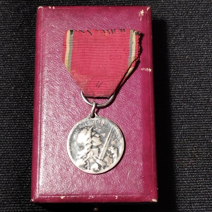 Francia - Esercito/fanteria - Medaglia, Bellissima medaglia della battaglia di Verdun 1916 in argento n°1 (AIS2)