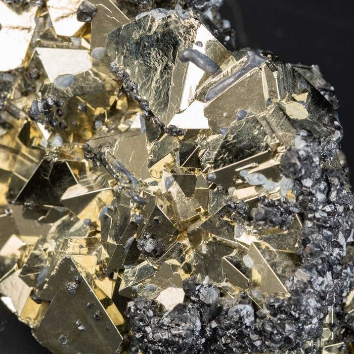Pyrit och sfalerit Pyritkristaller med sfalerit - 161×82×75 mm - 1617 g