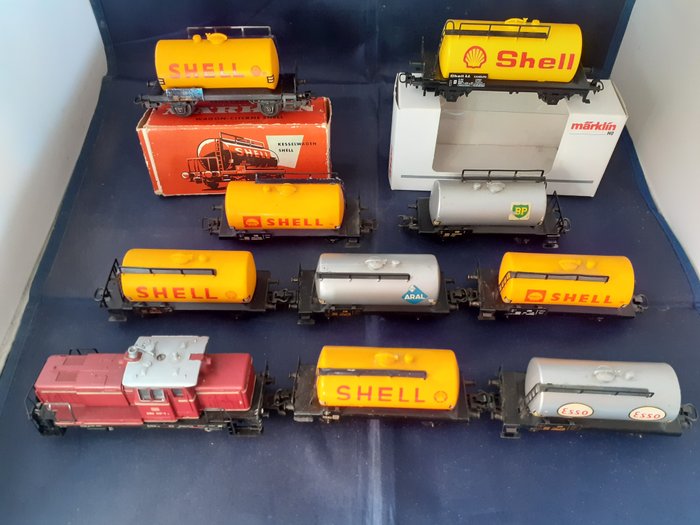 Märklin H0 - 3065/4442/4500/4501/4502 - Carro merci, Locomotiva diesel - BR 260, con giunti Telex e 9 carri cisterna "Shell, Aral, BP, Esso" - DB