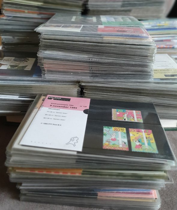 Paesi Bassi 1982/2000 - A batch of 697 stamp folders