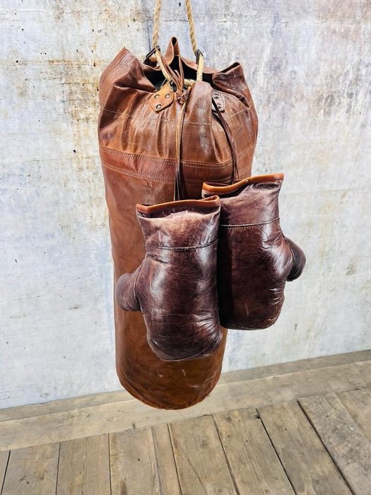 Leather punching bag with gloves (3) - Vintage - Leather, - Catawiki