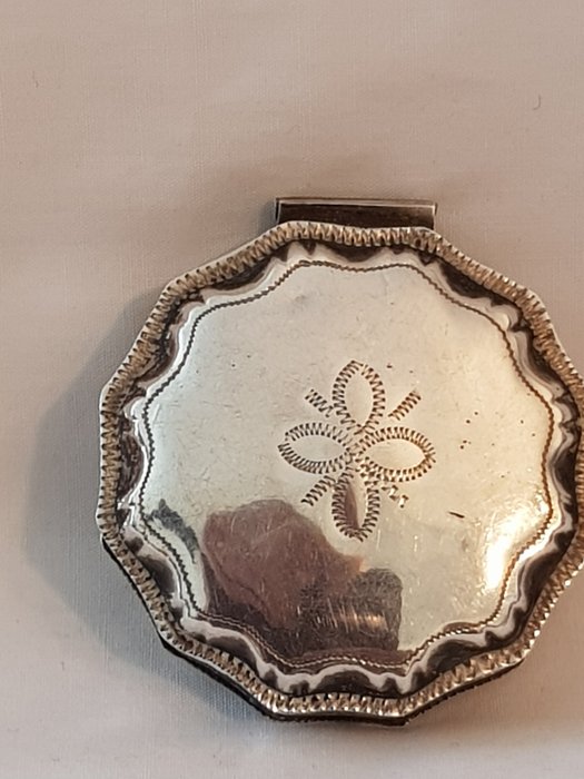 Antiek Gaaf Hollands Biedemeier Zilveren Pepermuntdoos, jrl. 1867 (1) – .833 zilver – Nederland – Jaarletter H = 1867