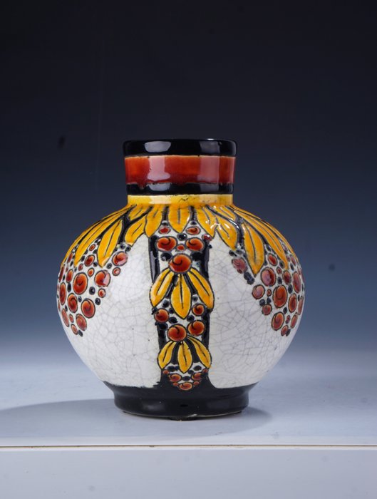 Charles Catteau - Boch Frères La Louvière • Keramis - Vase art déco en grès à décor floral polychrome • D746 • 1923