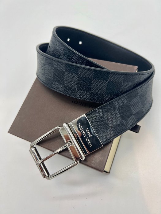 Louis Vuitton LV Initiales 40mm Reversible Belt Graphite Damier Graphite. Size 110 cm