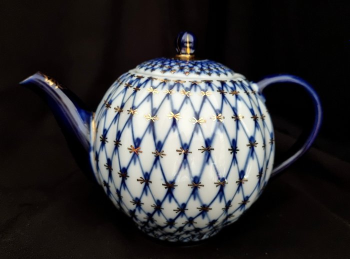 Lomonosov Imperial Porcelain - Service de table - Théière cobalt filet or 22 carats - Porcelaine