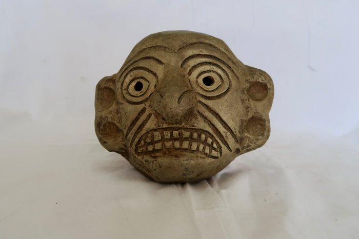 Mochica Chimu Style , Inca Fin Horizon - "Sculpture de tête de trophée céphalomorphe en alliage de cuivre" (avec certificat du patrimoine - Culture Inca - Pérou  (Sans Prix de Réserve)