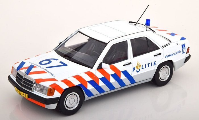 Triple9 1:18 - 模型汽车 - Mercedes-Benz 190E (W201) - Dutch Police