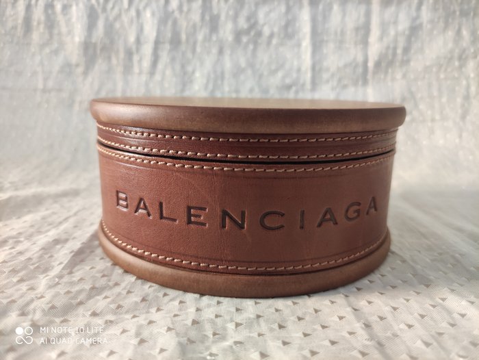 Balenciaga - Lidded boxes - Catawiki