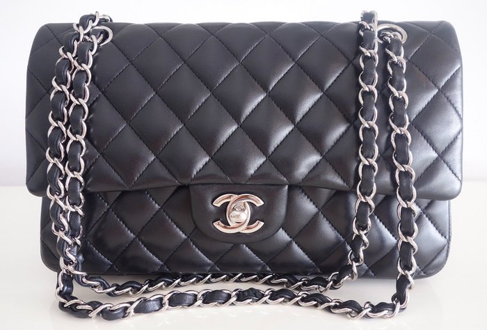 Chanel - Timeless Classic Flap Medium - Väska