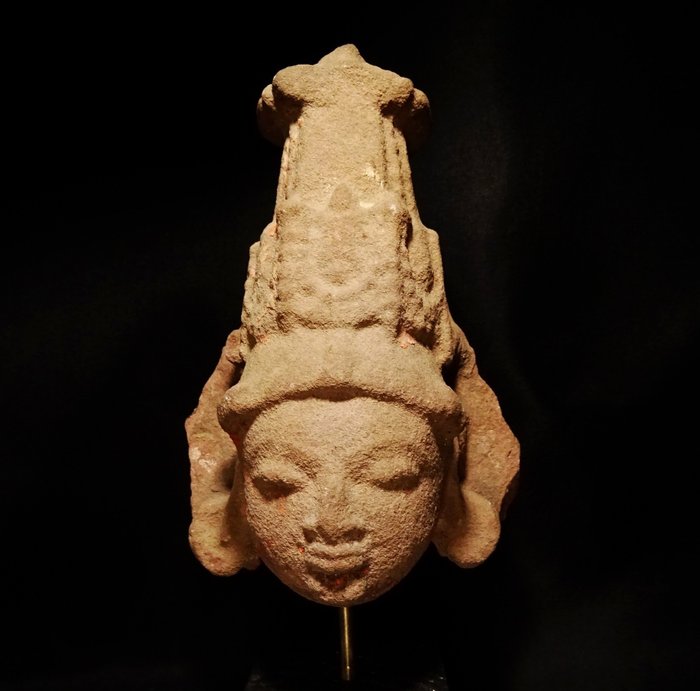 Medieval India Stoneware - Head of Vishnu mounted on a base - Buddhist art 12°/14° Century