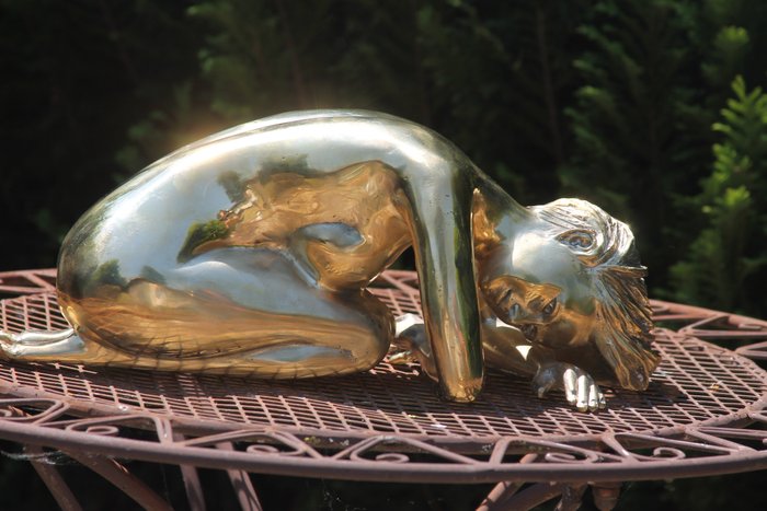 Statue, sleeping woman - 40 cm - Bronse