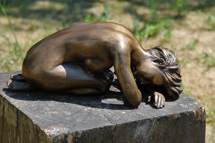 Statue, sleeping beauty - 40 cm - Bronze