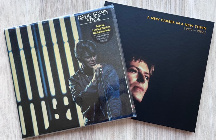 David Bowie - Stage 2x LP Yellow, Book: a New Career in a New Town, both in MINT condition - Άλμπουμ 2xLP (διπλό άλμπουμ) - 180 gram, Coloured vinyl - 2017