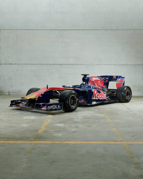 Scuderia Toro Rosso - Formule 1 - Jaime Alguersuari / Sébastien Buemi - Spectacle / maquette de voiture STR5 Formule 1 - 2010