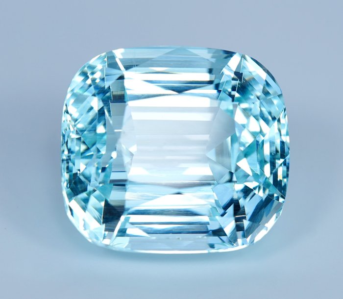 浅蓝色（绿色） 海蓝宝石 - 69.67 ct