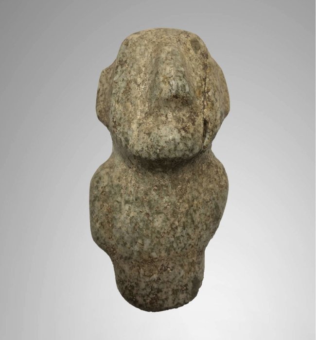 Mezcala, Estado de Guerrero, Mexico Steen Antropomorf idool. 400–100 v.Chr. 11,2 cm H. Met Spaanse exportvergunning.