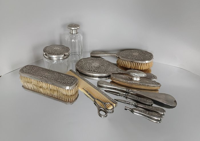 Toalettsett (12) - .800 sølv - Luigi Genazzi - Kongeriket Italia - Tidlig på 1900-tallet