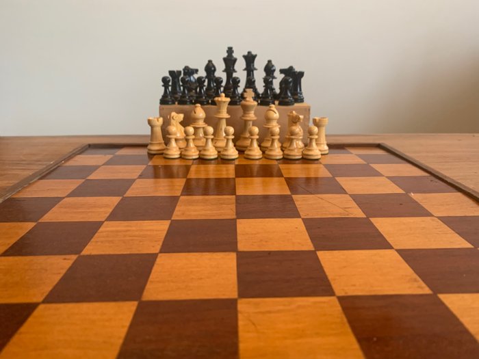 Stanton - Jogo de xadrez antigo com peças de xadrez Lardy Staunton (1) -  Madeira - Catawiki
