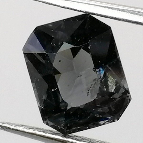 1 pcs  Grauer Spinell - 1.37 ct