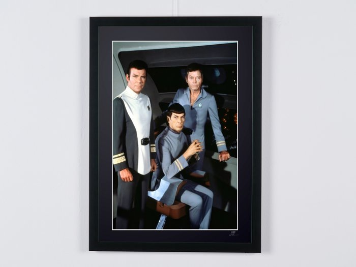 Star Trek TV Series - Actors Cast - Promo shoot - Fine Art Photography - Luxury Wooden Framed 70X50 cm - Limited Edition Nr 01 of 30 - Serial ID 30389 - - Original Certificate (COA), Hologram Logo Editor and QR Code