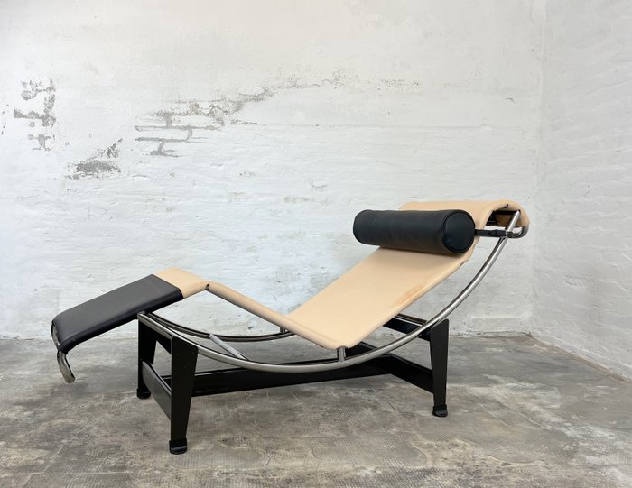Charlotte Perriand, Le Corbusier, Pierre Jeanneret - Cassina, Louis vuitton  - Chaise lounge (1) - LC4 prototype in Italy