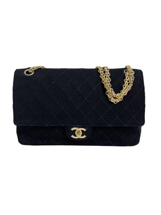 Chanel - Chevron V Stitch Chain Shoulder bag - Catawiki