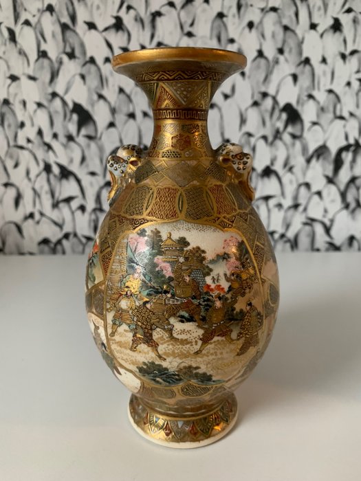 Vaso - Satsuma - Ceramica - Marked 'Hotoda/Hododa' 保土田 - Giappone - Periodo Meiji (1868-1912)