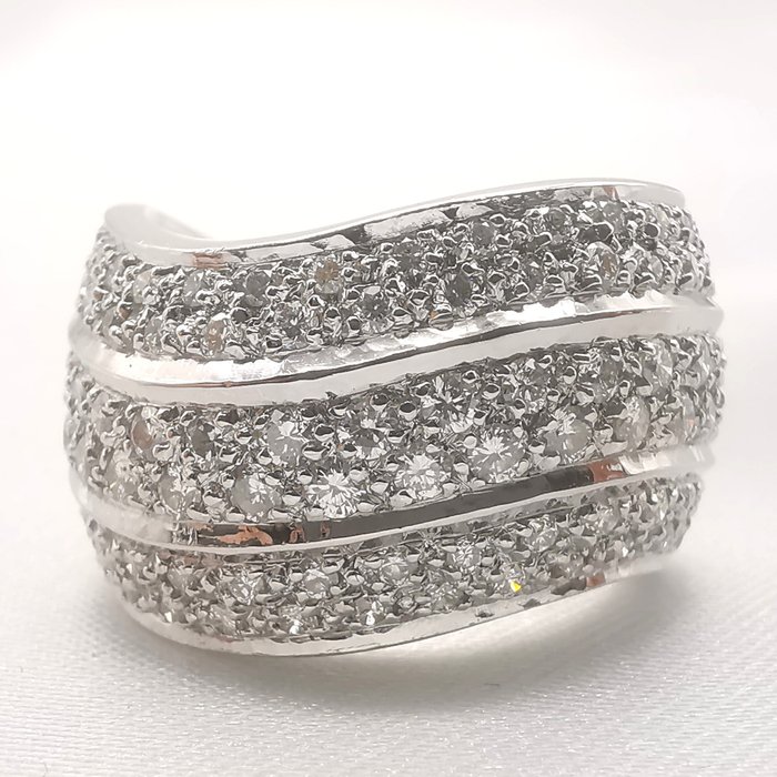 18 karat Hvitt gull - Ring - 1.96 ct Diamant