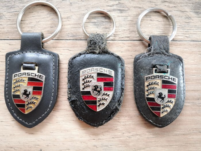 Lisävaruste - Originele porsche sleutelhangers : 2 stuks uit de jaren 70/80 en 1 uit de jaren 90 - Porsche