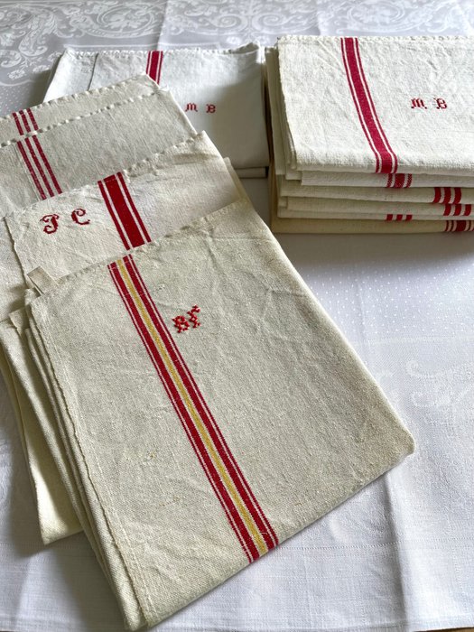 Old household linen. Superb Lot of 12 large Basque kitchen towels.  Manufacturing - Linen - First half 20th century - Catawiki