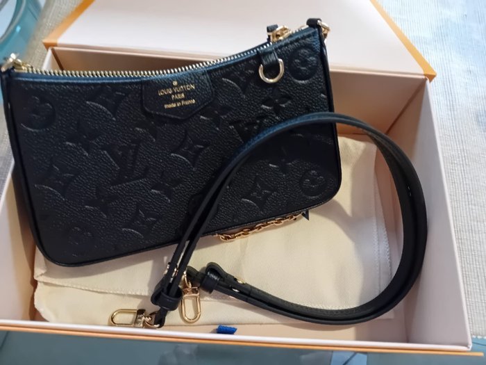Louis Vuitton - Easy pouch on strap Clutch bag - Catawiki