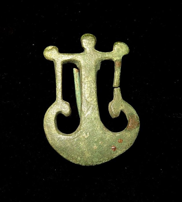 高卢罗马艺术 黄铜色 - 七弦琴形状的胸针 - 公元一世纪/二世纪