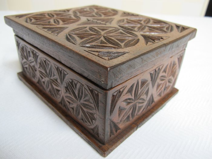 Antica scatola da intaglio frisone - Arte popolare - Legno - Fine XIX  secolo - Catawiki