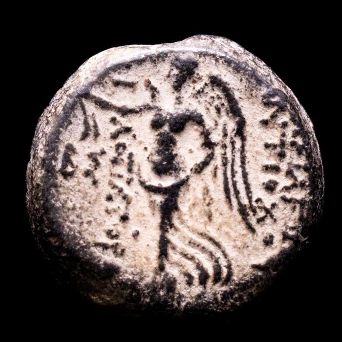Reino Selêucida. Antiochos IX Kyzikenos (114-95 BC.). Unit from Phoenician mint - Eros / BAΣIΛEΩΣ ANTIOXOY ΦIΛOΠATOΡOΣ to left and right of Nike.  (Sem preço de reserva)