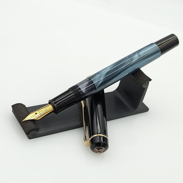 Pelikan - M200 Blue Marble - Fountain pen - F - Fine - Catawiki