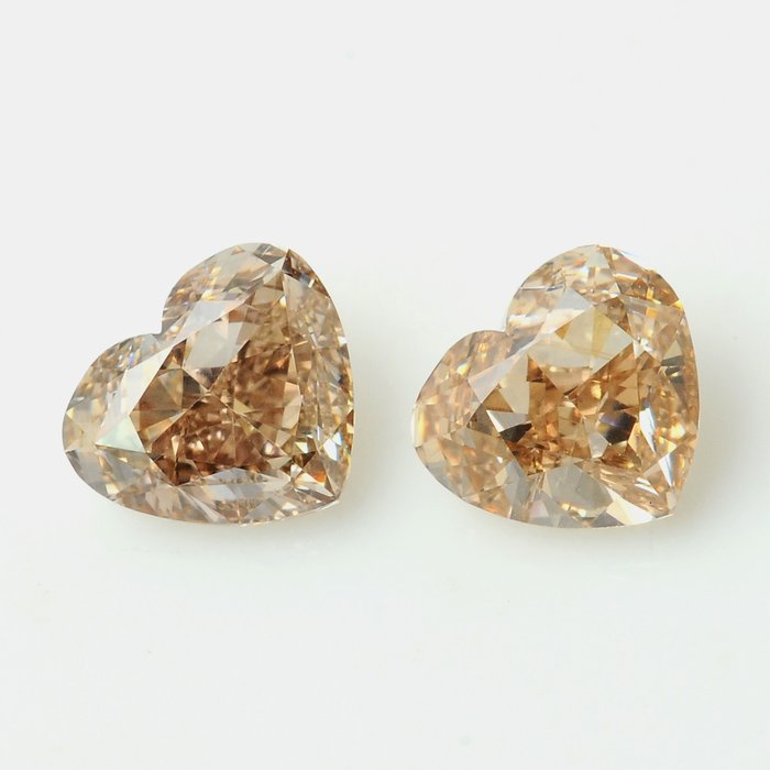 2 pcs 鑽石 - 1.02 ct - 明亮型, 心燦爛 - Natural Fancy Light Yellowish Brown - VS1 - VS2