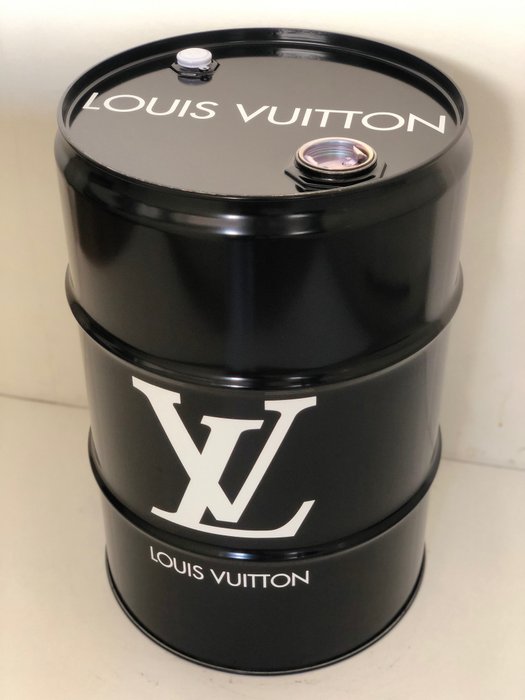 Rob VanMore - Beating Louis Vuitton with a Black Bat - Catawiki