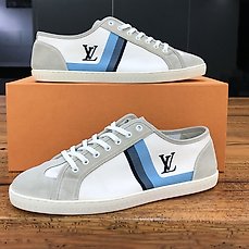 Louis Vuitton - Sneakers - Size: Shoes / EU 44, UK 9 - Catawiki
