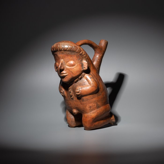 Vicús, Peru Terracotta Sklavenförmiges Gefäß. 100 v. Chr. – 400 n. Chr. 20 cm H. Spanische Importlizenz.