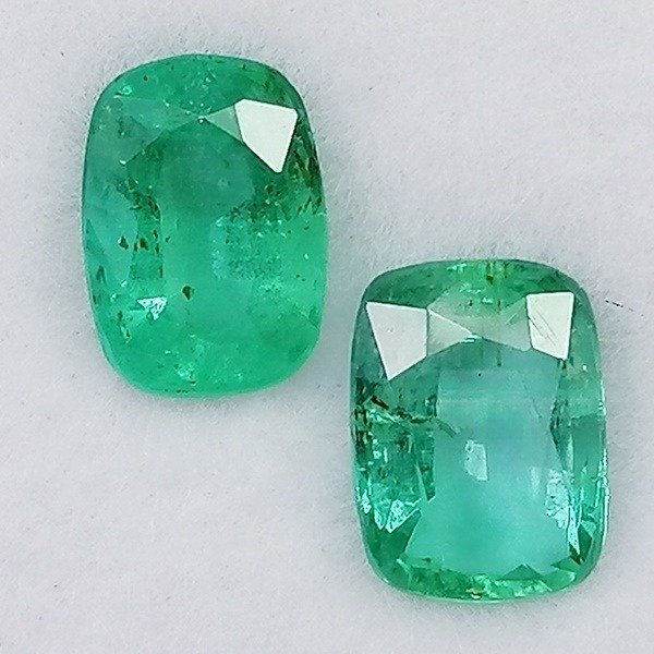 2 pcs  Smaragd - 1.73 ct