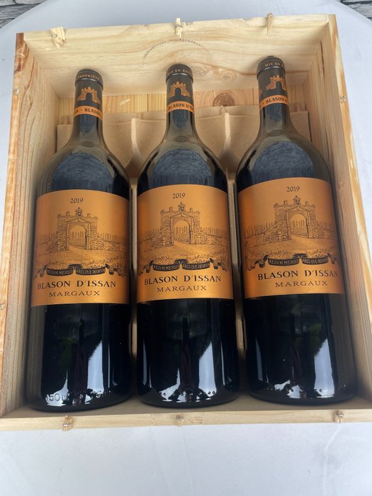 2019 Blason d'Issan, 2nd wine of Château d'Issan - Margaux - 3 Magnums (1,5 l)