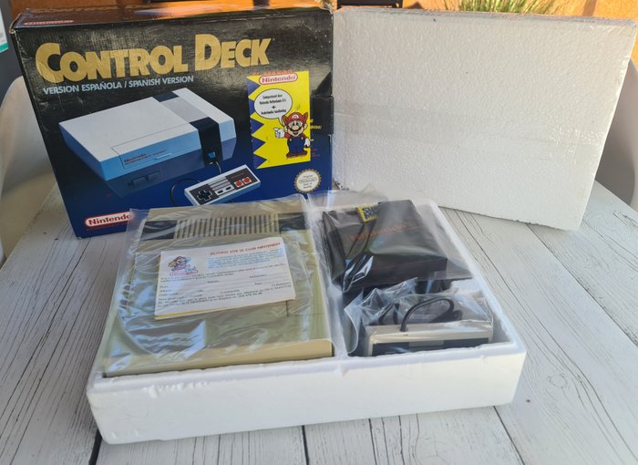 Nintendo Control Deck Set 8-BIT 1985 Boxed with Rare Inlay, Mario Bros, Controller, and cables - Zestaw konsol do gier wideo + gry - W oryginalnym pudełku