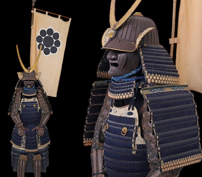 Un'imponente armatura da guerra da samurai giapponese Mogami Dou Gusoku del clan Hosokawa intorno al - Tessuto, ferro, pelle. - Mito ju Yoshinobu - Giappone - intorno al 1700