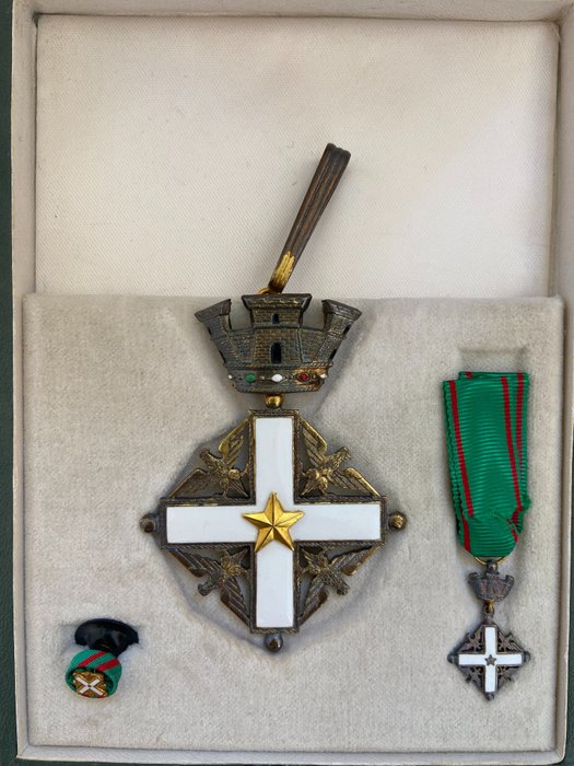 Italia - Medalie - Decorazione da Cavaliere dell'Ordine al Merito della Repubblica Italiana