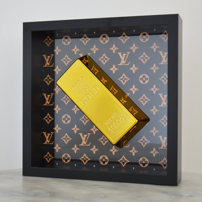 nLm - Gold bar on Louis Vuitton Style - Catawiki