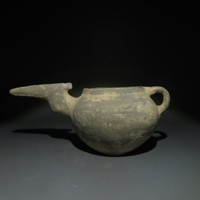 中東，阿姆拉什 Terracotta 容器。西元前第二至第一千年。 18.7 公分長。