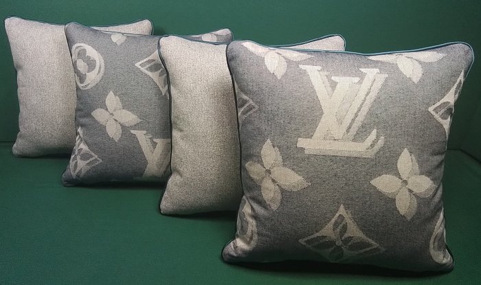 Four Pillows: two with Louis Vuitton fabric and two - Catawiki