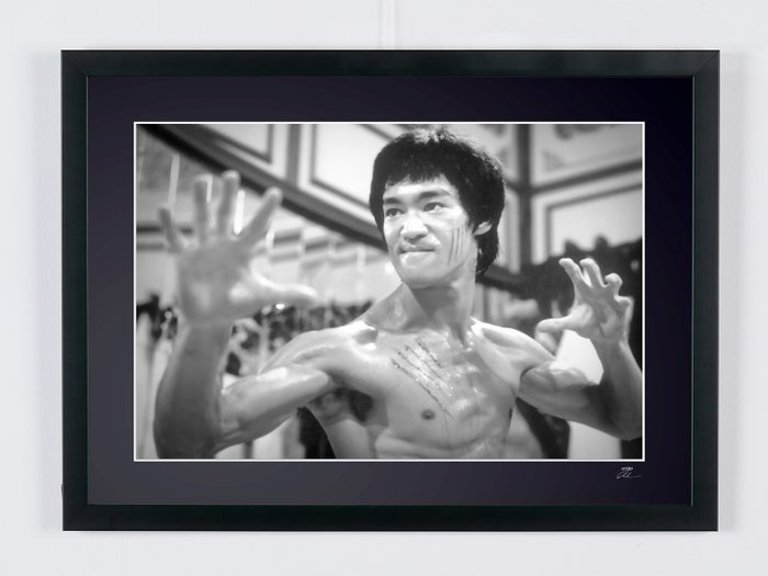 Enter the Dragon (1973) - Bruce Lee - Wooden Framed 70X50 cm - Limited Edition Nr 02 of 30 - Serial ID 30701 - Original Certificate (COA), Hologram Logo Editor and QR Code